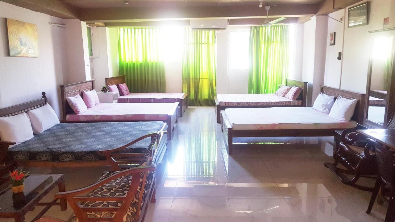 The Beehive Colombo Hotel Exterior photo